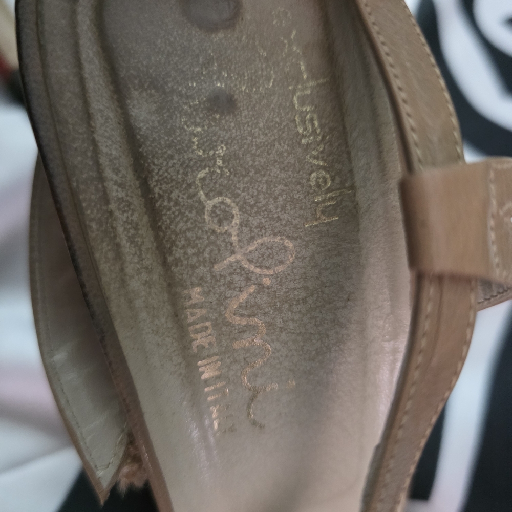 Elegant Tan and Red Women's Heels - Picture 6 of 8